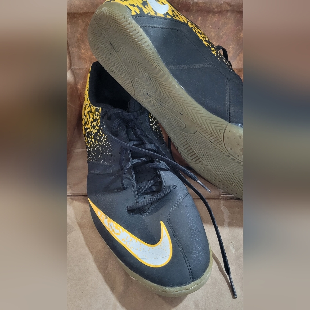 Nike Bomba IC indoor soccer Sala shoes